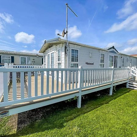 Lovely Caravan With Large Decking At Naze Marine Holiday Park Ref 17306Br วอลตัน-ออน-เดอะ-เนซ ภายนอก รูปภาพ