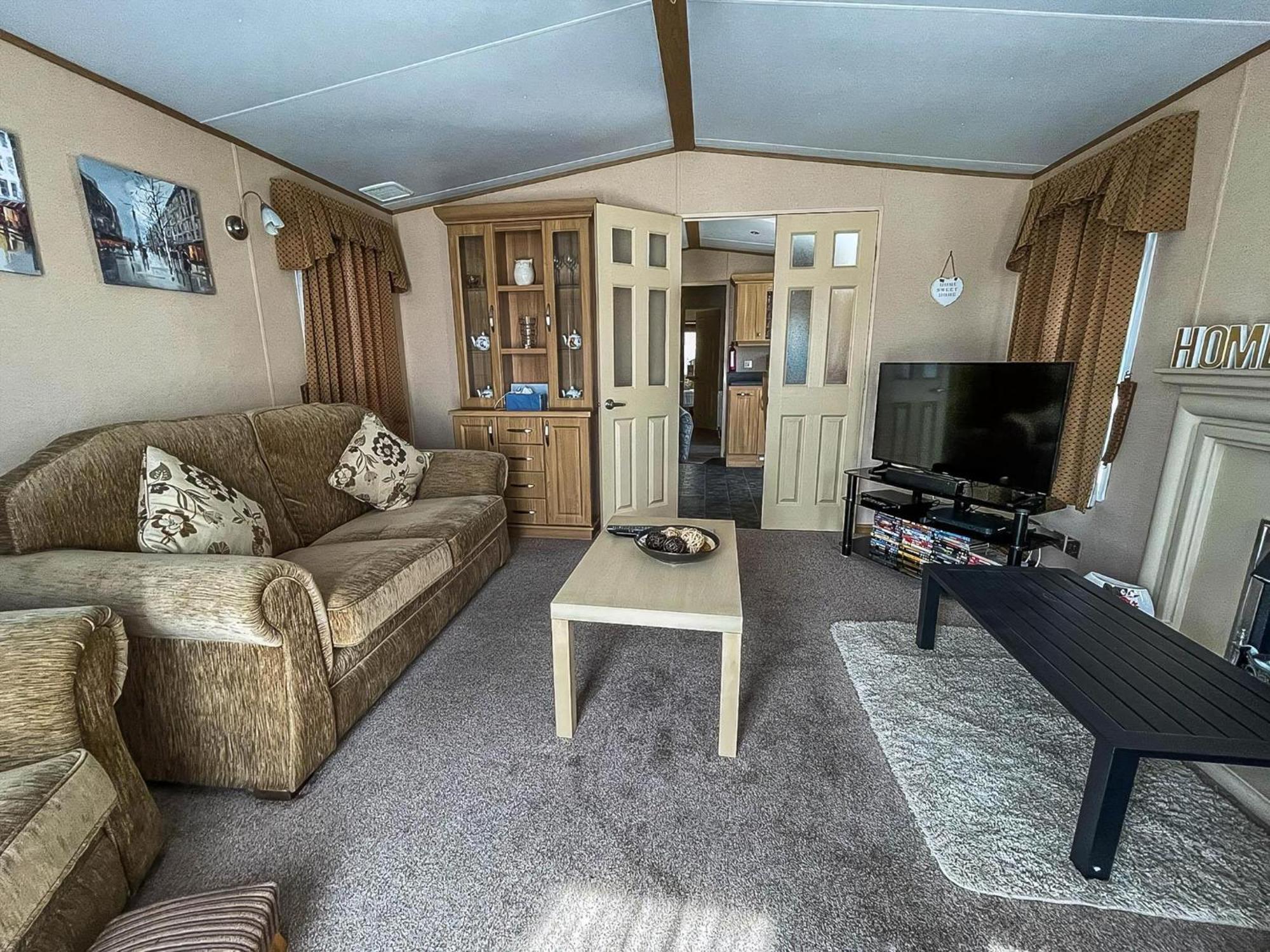 Lovely Caravan With Large Decking At Naze Marine Holiday Park Ref 17306Br วอลตัน-ออน-เดอะ-เนซ ภายนอก รูปภาพ