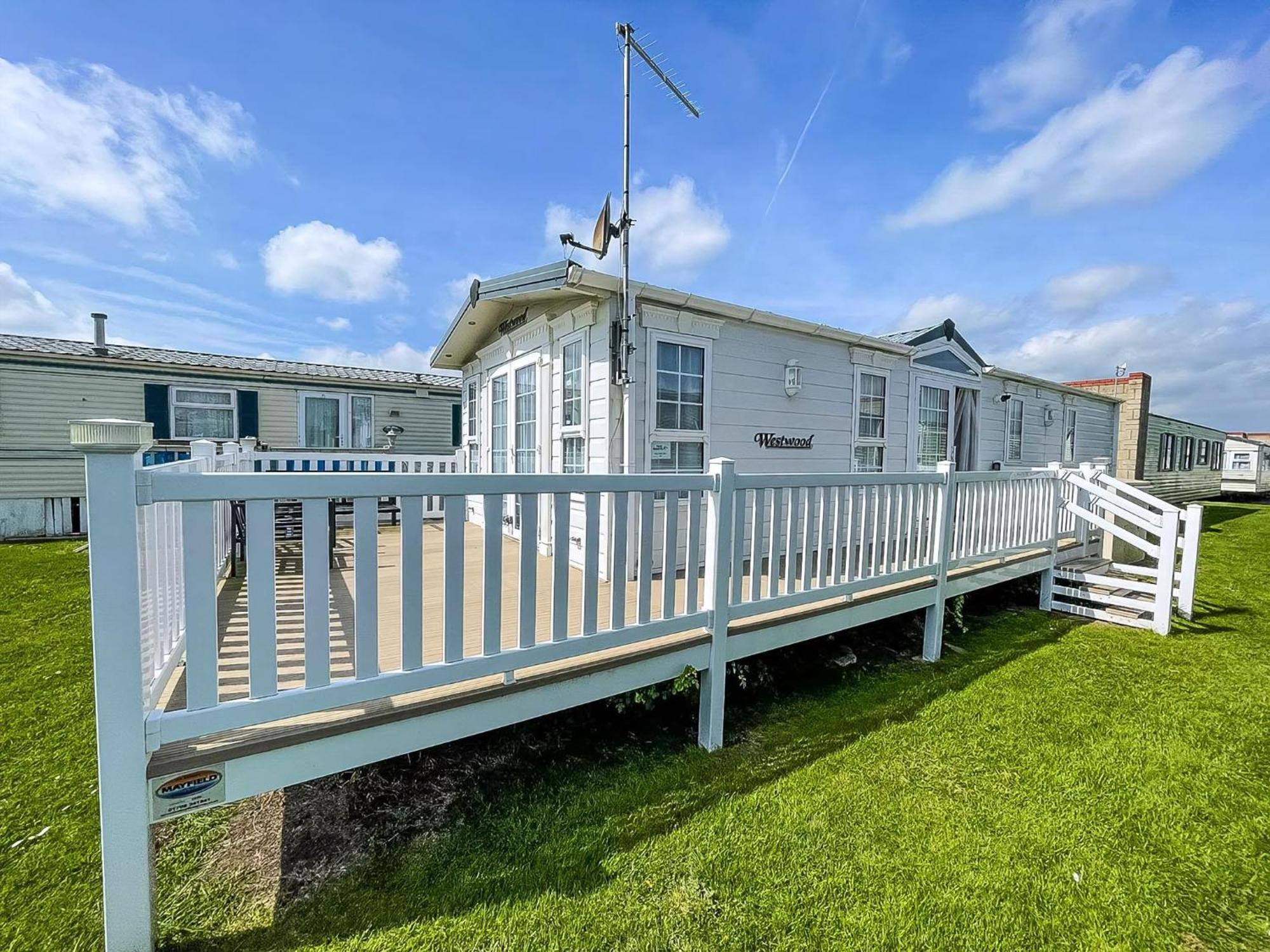 Lovely Caravan With Large Decking At Naze Marine Holiday Park Ref 17306Br วอลตัน-ออน-เดอะ-เนซ ภายนอก รูปภาพ