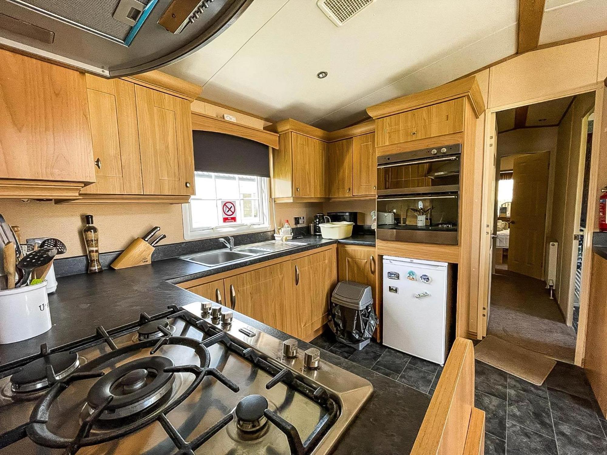 Lovely Caravan With Large Decking At Naze Marine Holiday Park Ref 17306Br วอลตัน-ออน-เดอะ-เนซ ภายนอก รูปภาพ