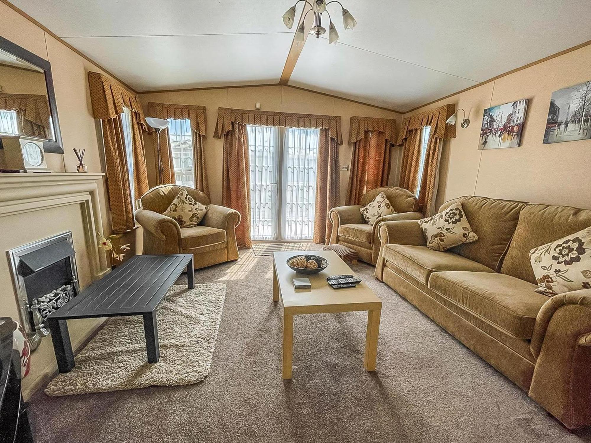 Lovely Caravan With Large Decking At Naze Marine Holiday Park Ref 17306Br วอลตัน-ออน-เดอะ-เนซ ภายนอก รูปภาพ